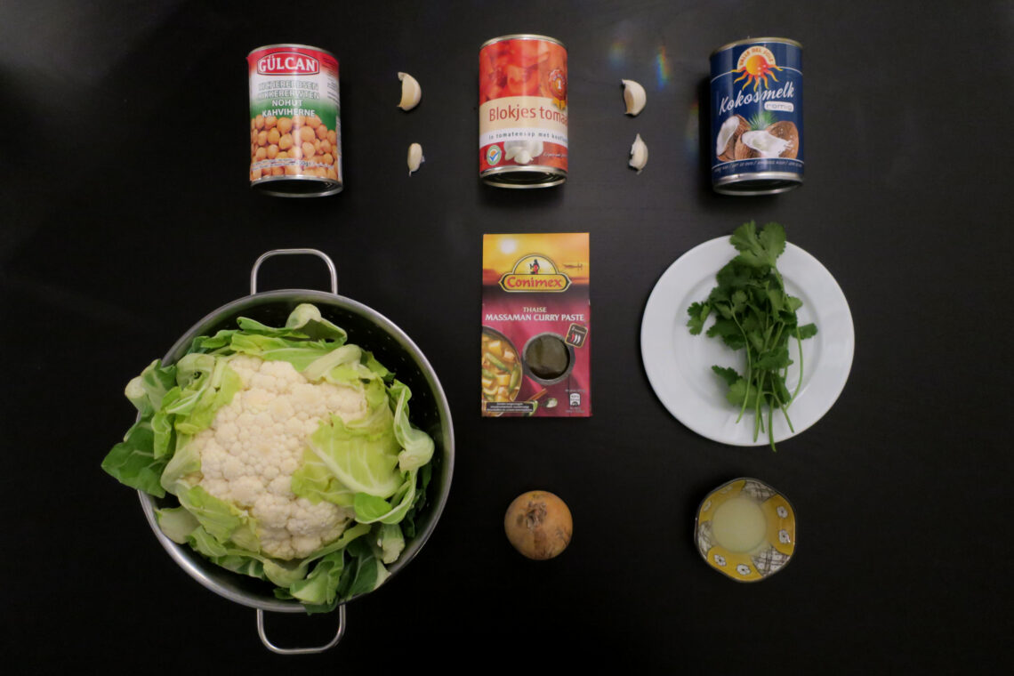 Ingrediënten bloemkoolcurry met kikkererwten