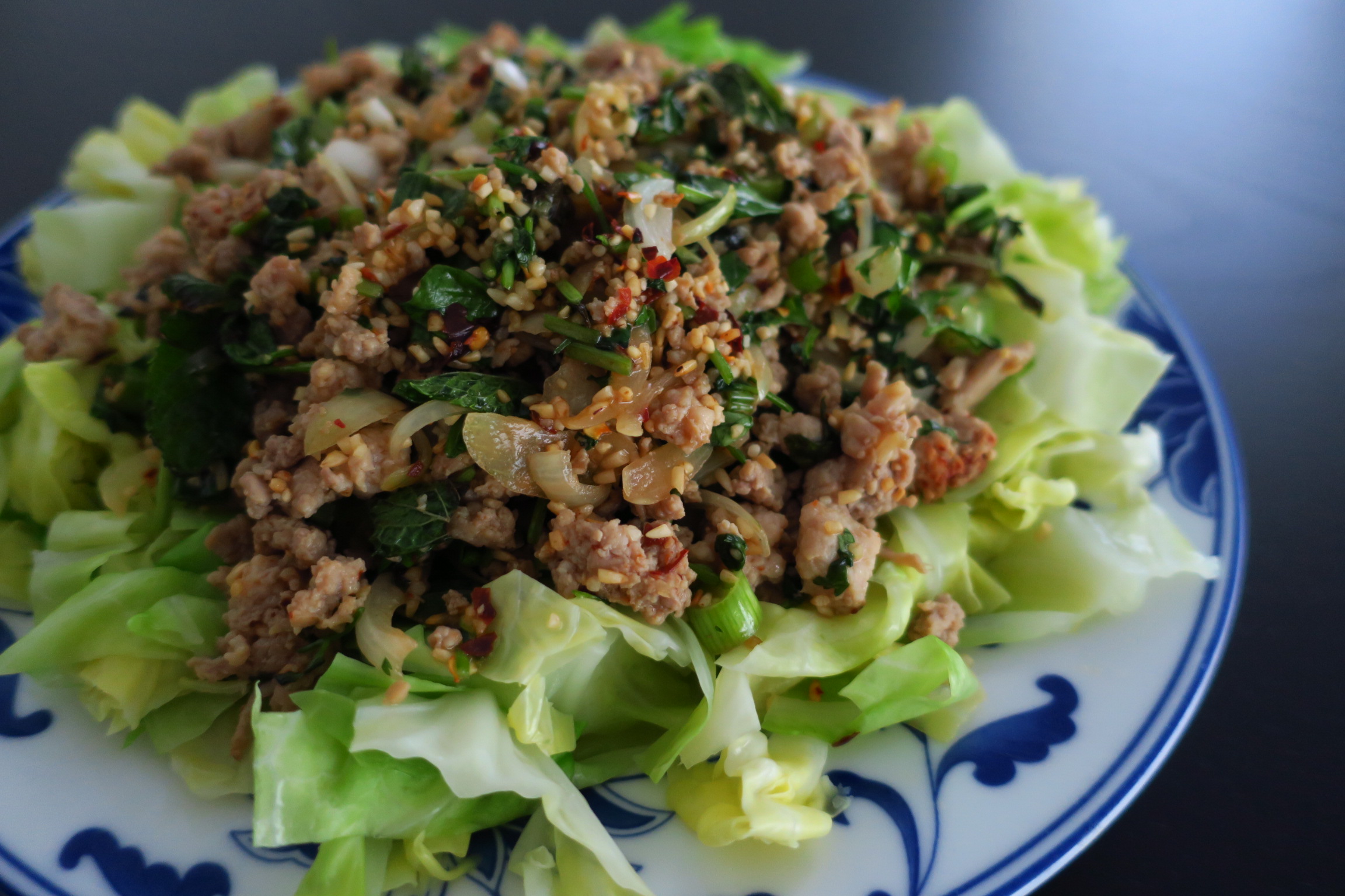 Laab kai Thaise kipsalade